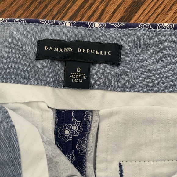 BLUE AND WHITE PRINT SHORTS - Picture 4 of 6